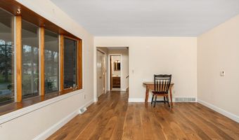 3 Springwood Manor Dr, Albany, NY 12211