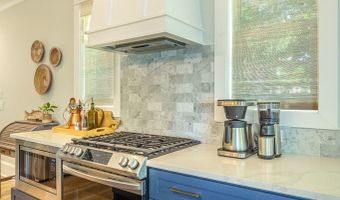 121 14th St, Apalachicola, FL 32320