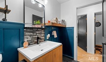 204 W Kerby St, Cascade, ID 83611