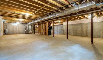 44 Saddlebrook Dr, Warwick, RI 02818