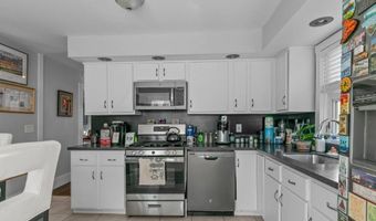 21 Slocum St, Newport, RI 02840