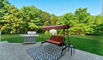 22 Camelot Cir, Johnston, RI 02919