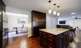 1012 Stuyvesant Ln, Ballwin, MO 63011
