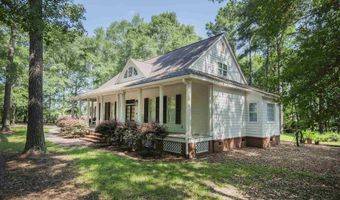 151 Mockingbird Ln, Atmore, AL 36502