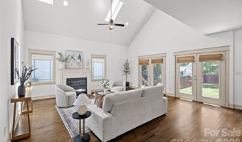 2530 Bay St, Charlotte, NC 28205