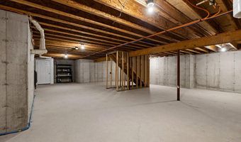 25 Lake Grove Ln, Auburn, ME 04210