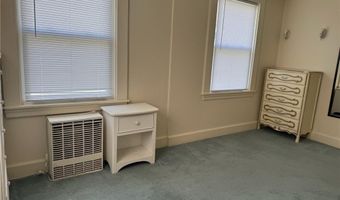 44 Crest St, Middletown, RI 02842