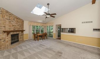 817 Woodside Trails Dr, Ballwin, MO 63021