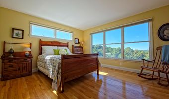 4 Mainstay Ln, Bourne, MA 02532