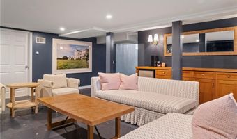 124 Harrison Ave, Newport, RI 02840