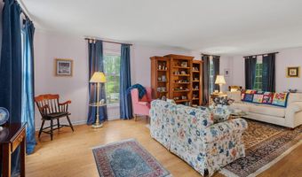 17 Greyledge Dr, Albany, NY 12211