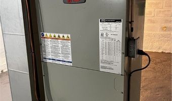 101 Lyons St, Adena, OH 43901