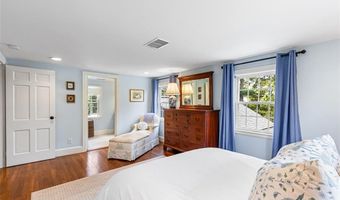 11 Harbour Rd, Barrington, RI 02806