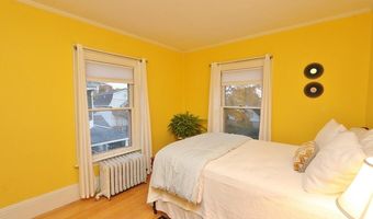 15 McKinley St, Bangor, ME 04401