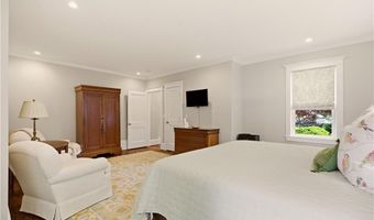 11 Opechee Dr, Barrington, RI 02806