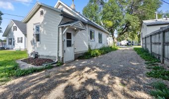 614 S 11th St, Aberdeen, SD 57401
