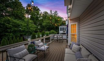 1307 Red Oak Plantation Dr, Ballwin, MO 63021