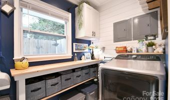 4014 Larkspur Ln, Charlotte, NC 28205