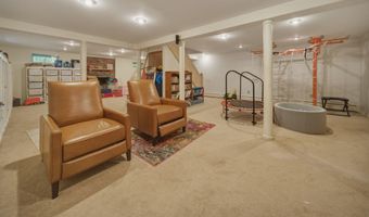 32 Fox Den Rd, Avon, CT 06001