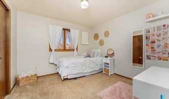 609 S Splitrock Blvd, Brandon, SD 57005