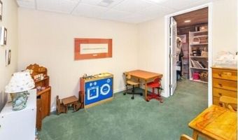 2734 Winter Garden Ct, Ann Arbor, MI 48105