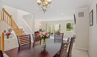 11 Boulevard Dr 10-44, Danbury, CT 06810