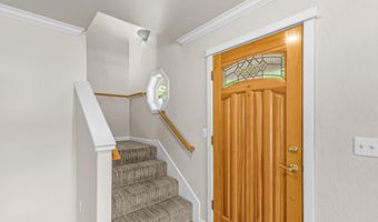 380 Hemlock Ln, Ashland, OR 97520