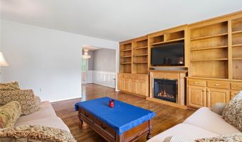 8502 WOODBINE Ln, Annandale, VA 22003