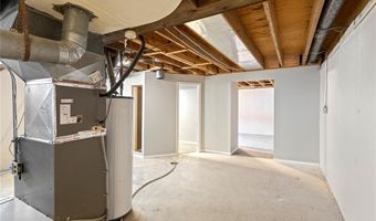 894 Napoli Dr, Ballwin, MO 63021