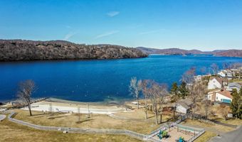 38 N Lake Shore Dr, Brookfield, CT 06804