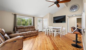 7 Tamarack Dr, Clinton, CT 06413