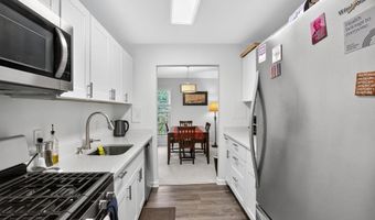 8 CANTERBURY Sq 304, Alexandria, VA 22304