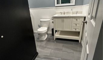 784 Robinhood Dr, Aurora, OH 44202