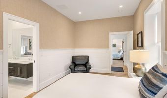 24 School St, Newport, RI 02840