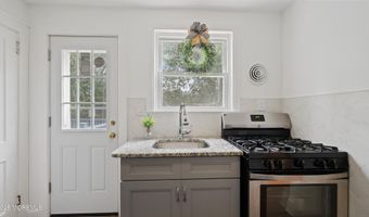 125 Eighth St, Belford, NJ 07718