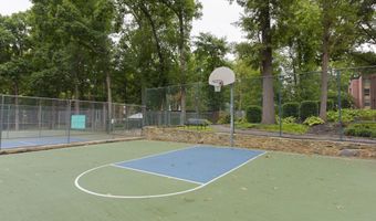 3330 WOODBURN VILLAGE Dr 33, Annandale, VA 22003