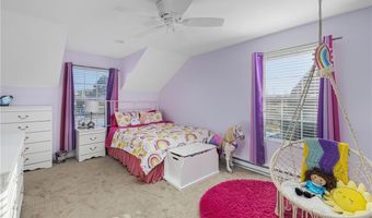 136 Corporate Pl, Middletown, RI 02842