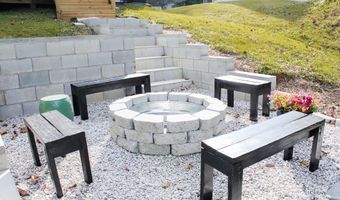 3813 Brookchase Ln, Charlotte, NC 28205