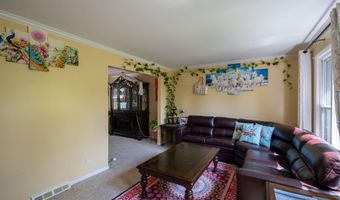 51 Aspen Cir, Albany, NY 12208