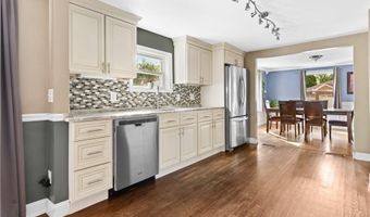 25 Woodbine St, East Providence, RI 02915