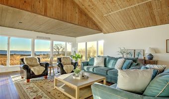 377 Rumstick Rd, Barrington, RI 02806
