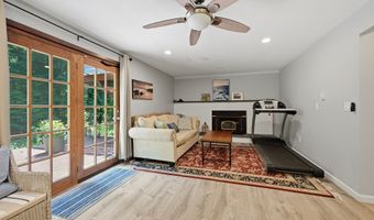 3 Birchcrest Dr, Danbury, CT 06811