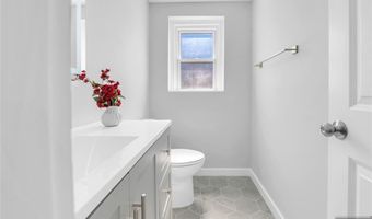 136 E Clinton Ave, Bergenfield, NJ 07621