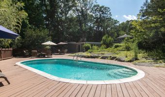10 Steep Hollow Ln, Cos Cob, CT 06807