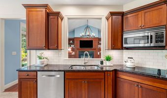 12 Amber Ln, Bedford, NH 03110