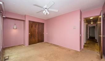 425 Kenilworth Ln, Ballwin, MO 63011