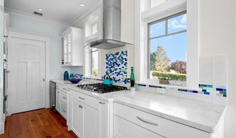 140 Tuckerman Ave, Middletown, RI 02842