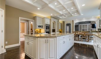 438 Club Dr, Aurora, OH 44202