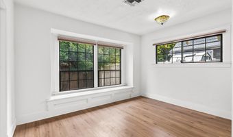 94 N 3rd St, Ashland, OR 97520