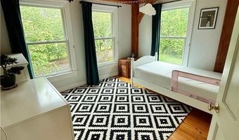 40 Charlotte Ave, North Kingstown, RI 02874